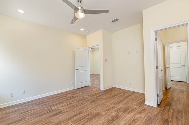 Building Photo - Costa Alegre