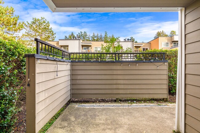 Building Photo - Modern 2 Bedroom 2 Bathroom Condo Close to Downtown Kirkland