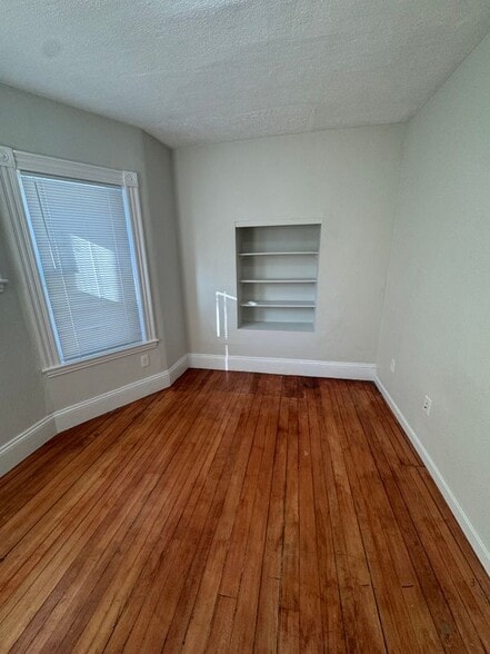 Building Photo - 164 Crest Ave