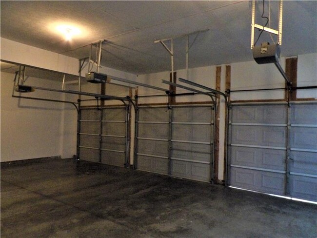 Building Photo - 10201 Hartwood Ct