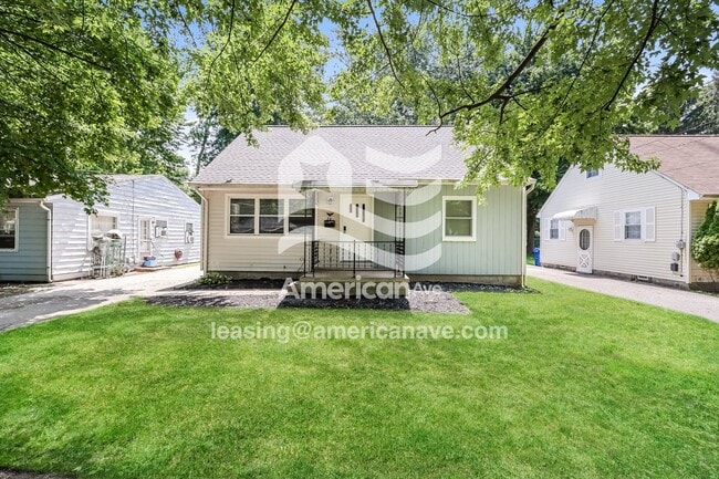 Building Photo - 74 Charlotte St