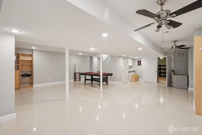 Building Photo - 5 Abate Ct