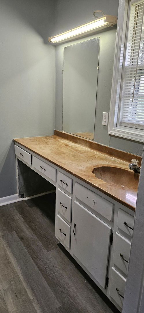 Building Photo - Studio Apartment - Limited Time Move-in Sp...