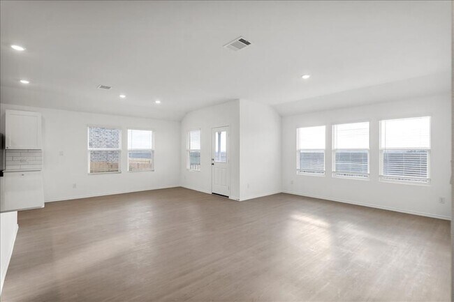 Building Photo - 212 Seven Seas Dr