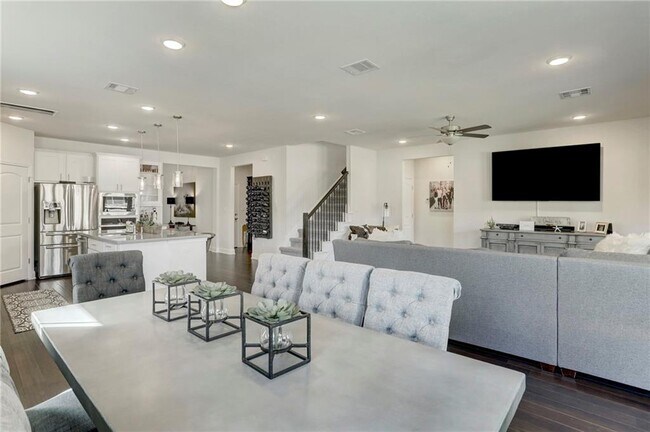 Building Photo - 3208 Bravo Dr