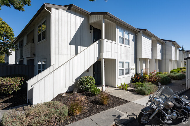 Primary Entrance - Sonoma Court Townhomes