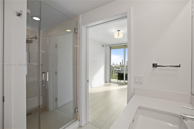 Building Photo - 16385 Biscayne Blvd