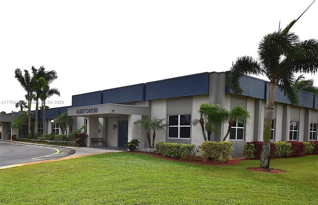 Building Photo - 2515 Emory Dr W