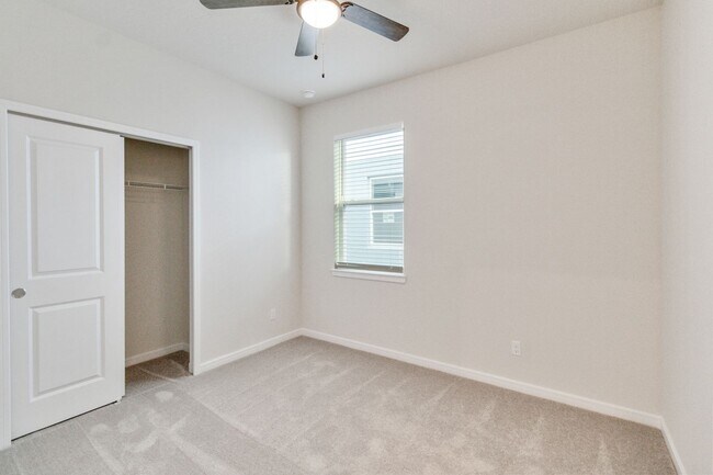 Building Photo - Beautiful 4/2 Energy Efficient Home in St. Cloud For Rent