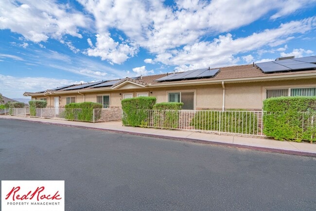 Building Photo - Spacious 3 Bedroom Townhome in Central St....