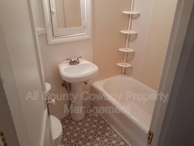 Building Photo - 769 N 8th St