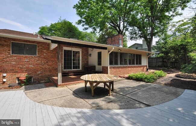 Building Photo - 7024 Richard Dr