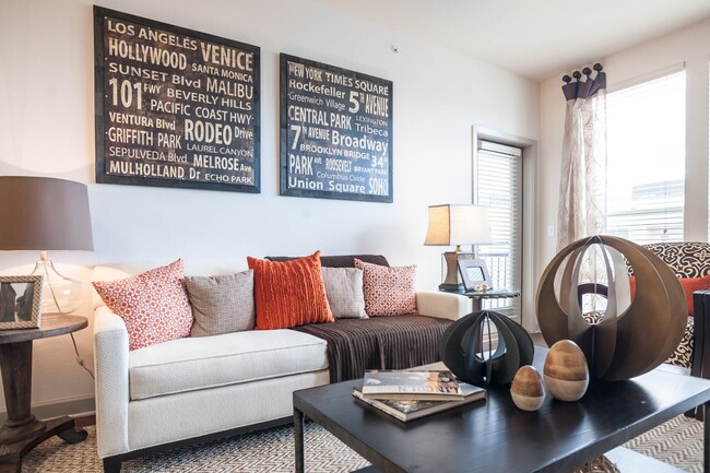 Building Photo - 900 S Broadway