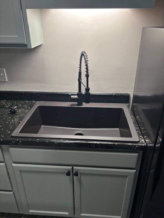 Building Photo - The Perfect Balance of City Life and Quiet Comfort — Camden Pointe Apartments