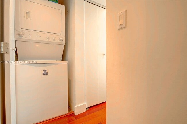 Building Photo - 1577 Bay Rd