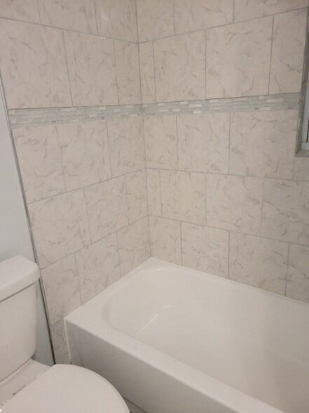 Building Photo - 972 Henhawk Rd