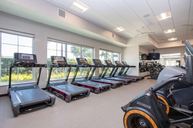 Building Photo - Spacious 5-Bed Retreat with Granite Elegance in Lakewood Ranch