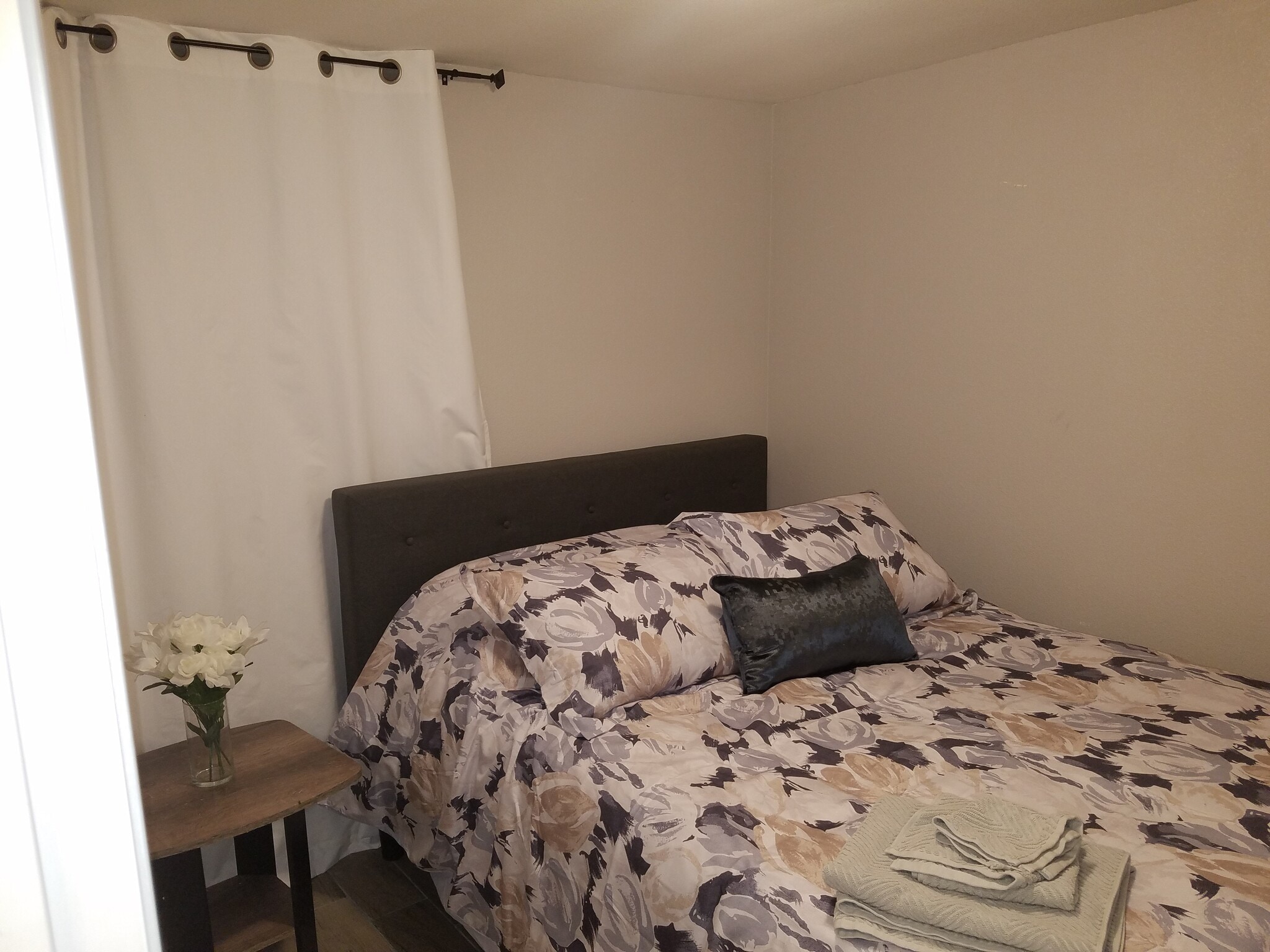 Building Photo - 2222 E 19th St