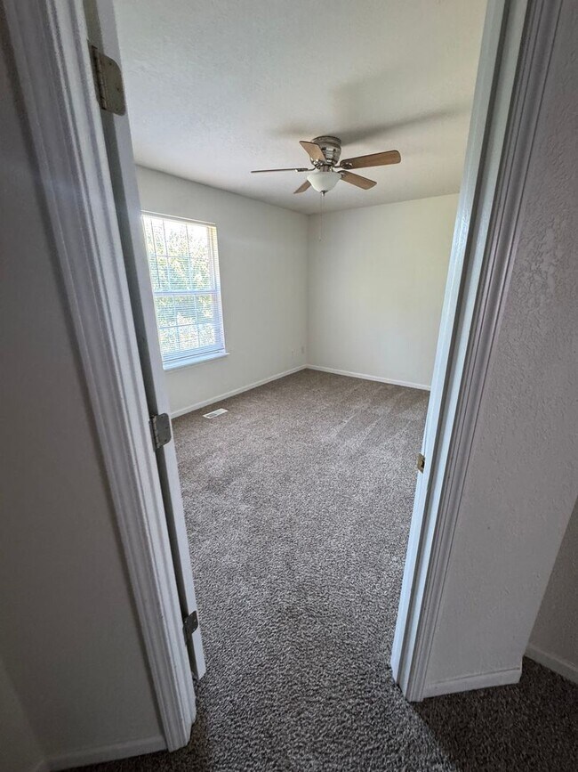 Building Photo - 2681-2683 E Oakbrook Dr