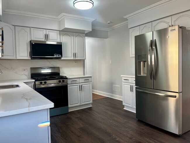 Building Photo - 6522 Spaulding Ave