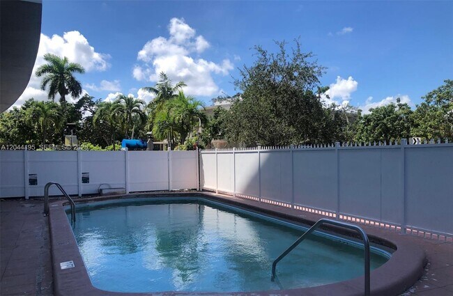 Building Photo - 4141 Nautilus Dr