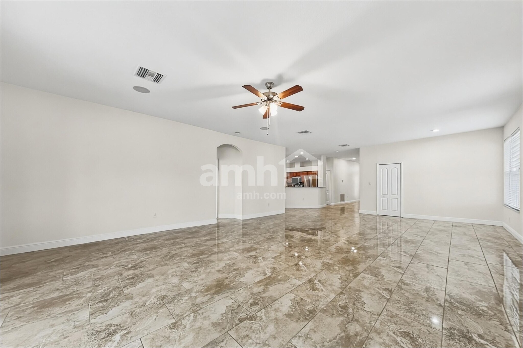 Building Photo - 802 Lesa Glen Pl