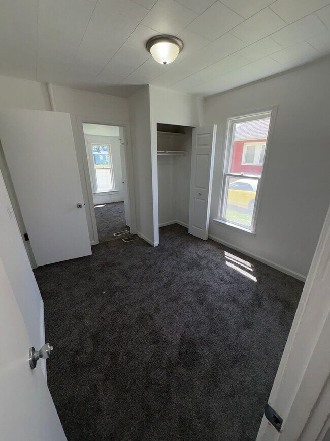 Building Photo - Move-In Ready Home in Waterloo