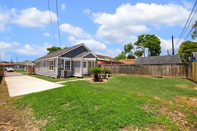Building Photo - 2912 Cetti St