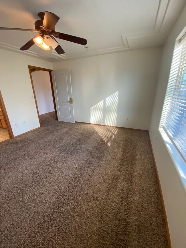 Building Photo - April Rent Free - House with Triple Car Garage