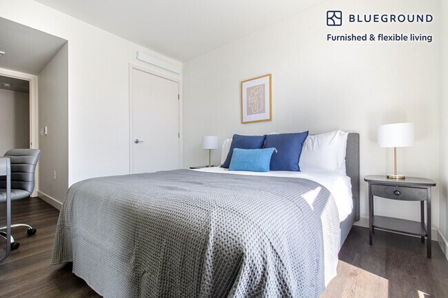 Building Photo - 118 Broadway E