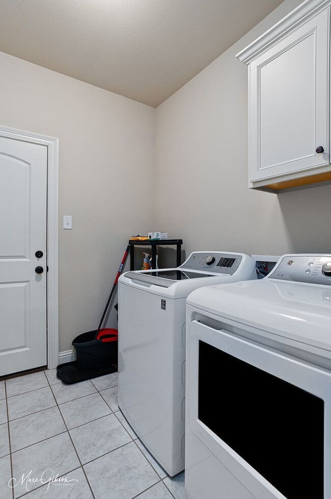 Building Photo - Fully Furnished: Lucien Fields South Shreveport