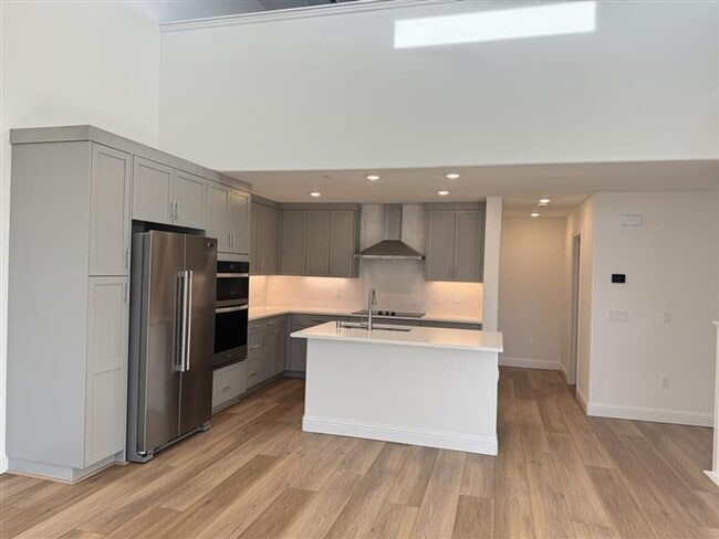 Building Photo - New Luxury Townhouse in Saratoga