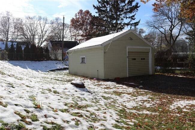 Building Photo - 2 br, 1 bath House - 83 Britton Road