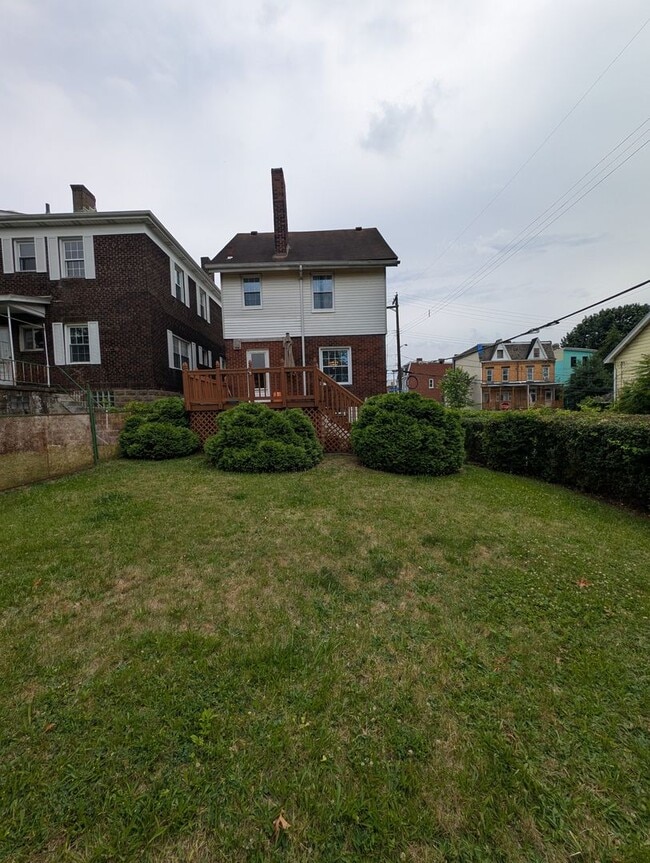Building Photo - 3 Bed/1 Bath Home for Rent -- August 1, move-in available!
