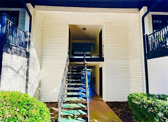 Building Photo - 3595 Woodbriar Cir