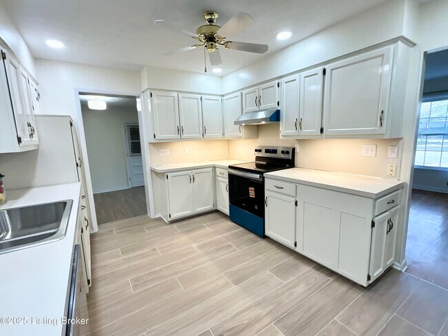 Building Photo - 7913 Greenway Dr