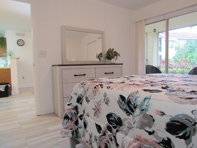 Building Photo - Venetian Palms 12640-1911