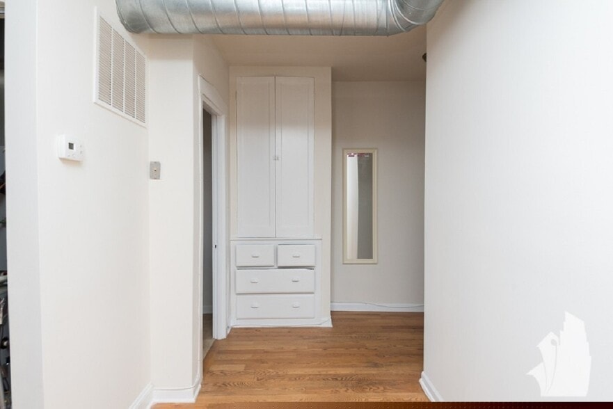 Building Photo - 1251 W Henderson St