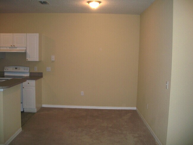 Building Photo - 823 Grand Regency Pointe