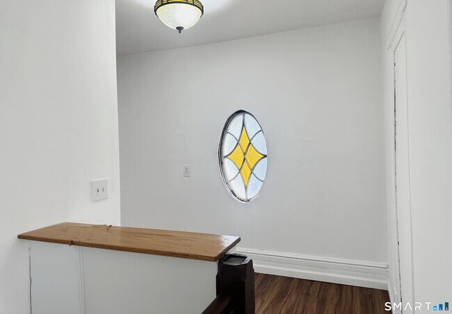 Building Photo - 394 High St