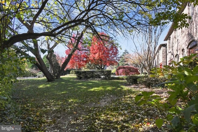 Building Photo - 3227 Ellicott St NW