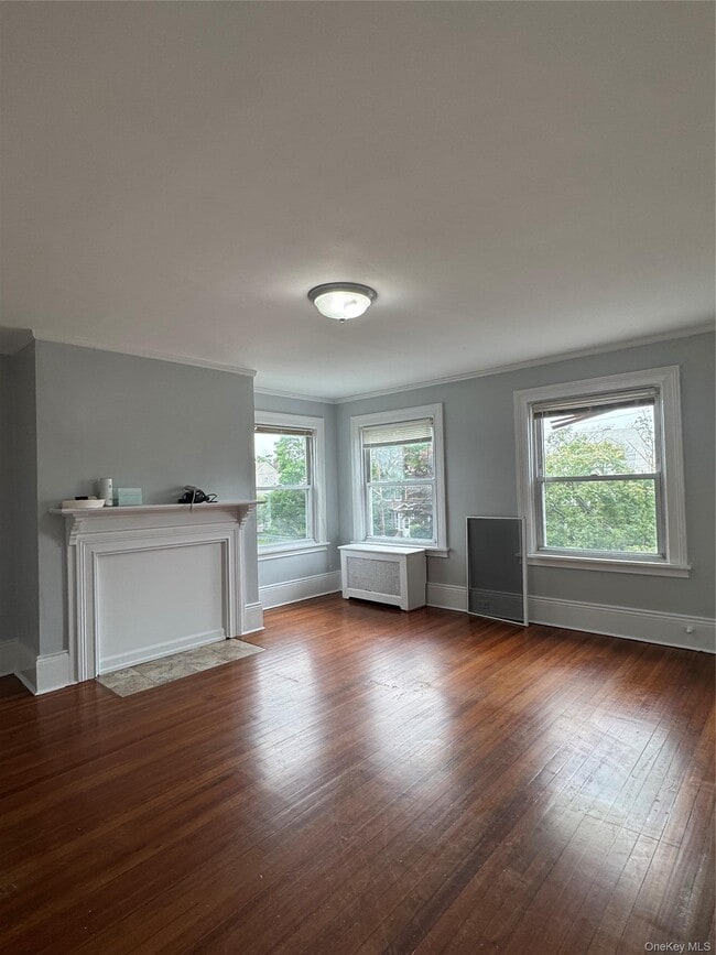 Building Photo - 210 Elm St