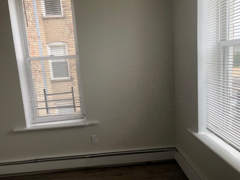 Building Photo - 251 Beacon Ave