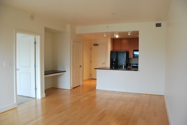 Building Photo - 4101 Albemarle St NW