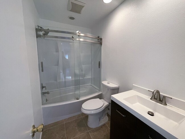 Building Photo - Updated Folsom Home Available September 5th