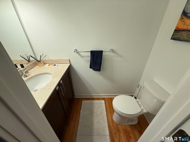 Building Photo - 17 Oenoke Pl