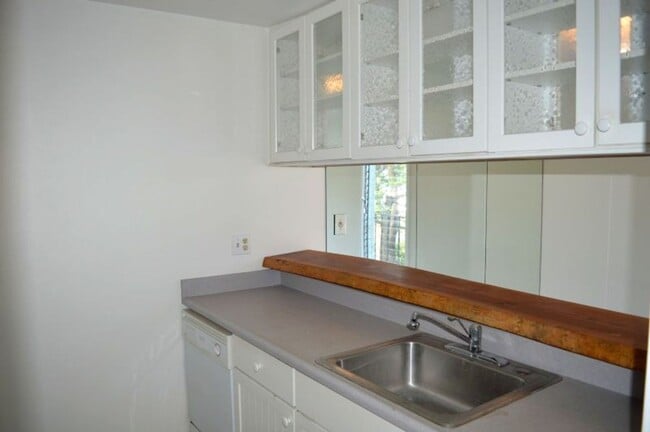 Building Photo - End Unit Sausalito Condo with Wrap-Around Deck