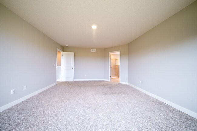 Building Photo - 10704 Bent Pne Ln