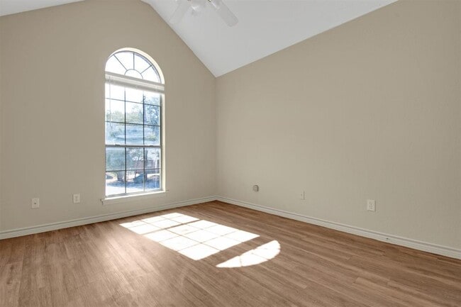Building Photo - 2016 Castle Gate Cir