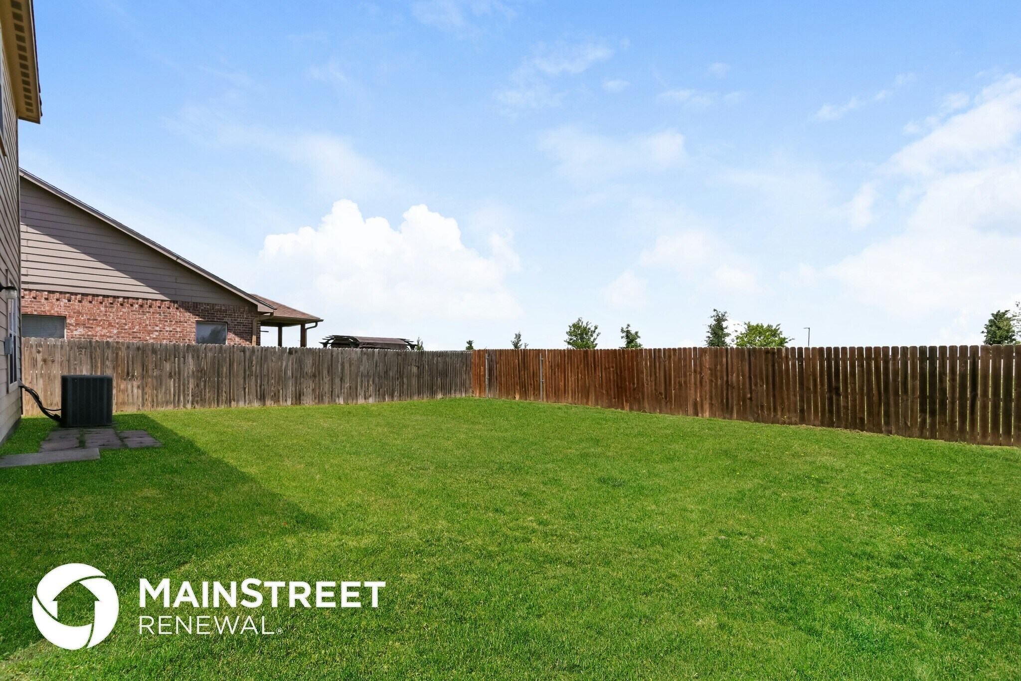 Building Photo - 628 Lazy Crest Dr